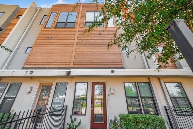 2401 Crawford Street - Photo 1