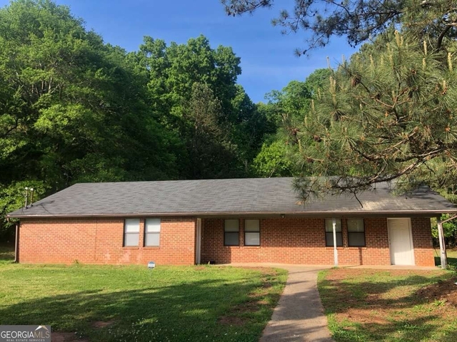 210 E Paces Drive - Photo 1