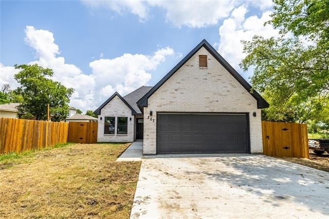 207 S James Street - Photo 1
