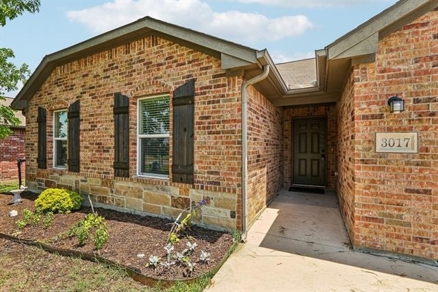 3017 N Hickory Street - Photo 1