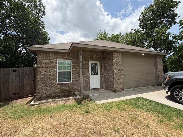 1516 E Maddox Avenue - Photo 1