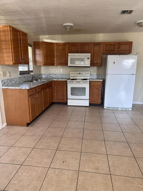50 Nw 8th Avenue - Photo 1