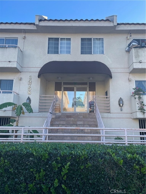 14758 Magnolia Boulevard - Photo 1