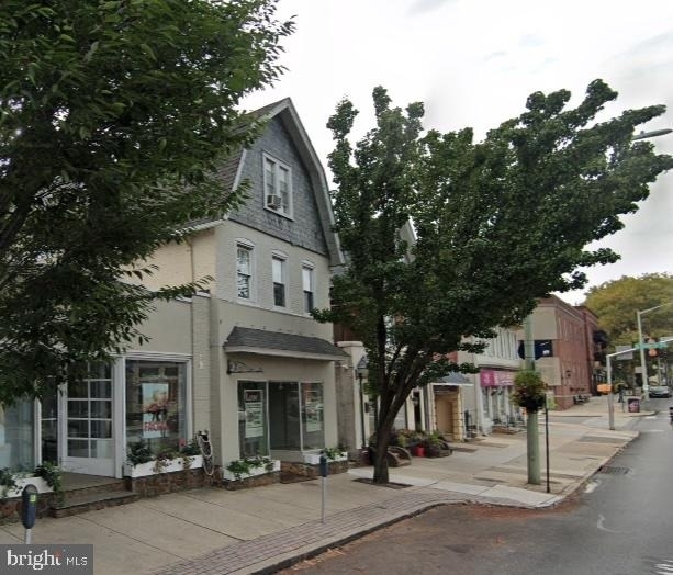 1038 W Lancaster Avenue - Photo 1