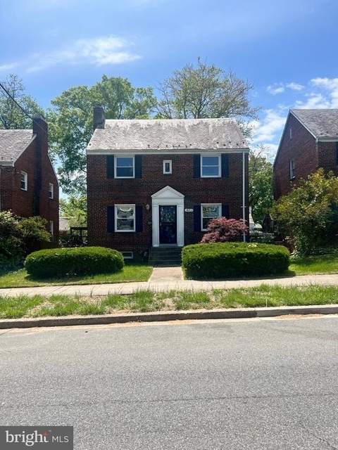 1663 Webster Street Ne - Photo 1