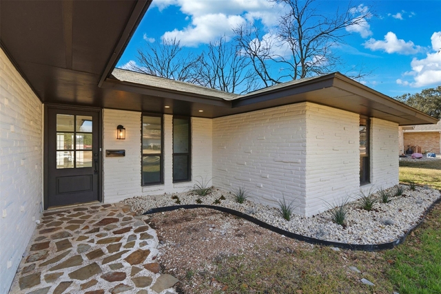 100 Howard Dr - Photo 1