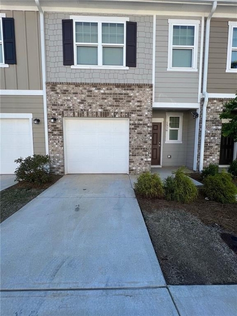 1516 Vernon Boulevard - Photo 1