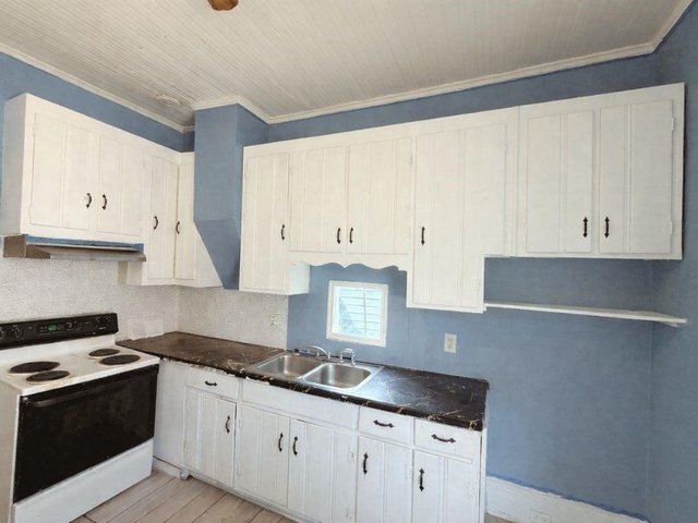 1025 Hillyer Avenue - Photo 1