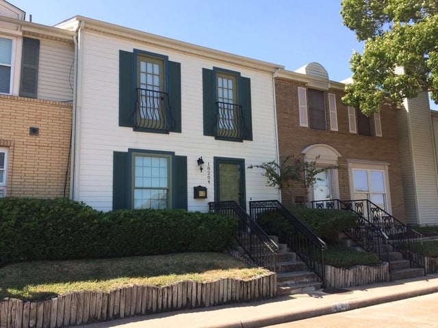 18204 Vinland Drive - Photo 1