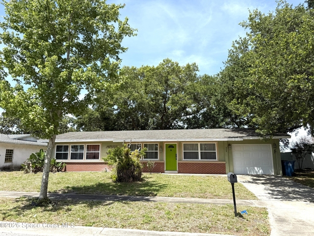668 Hampton Drive Ne - Photo 1