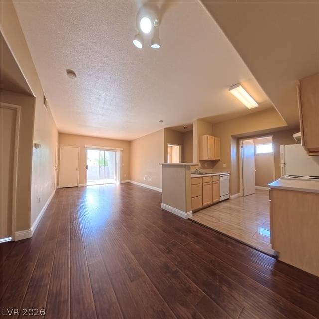 2615 W Gary Avenue - Photo 1