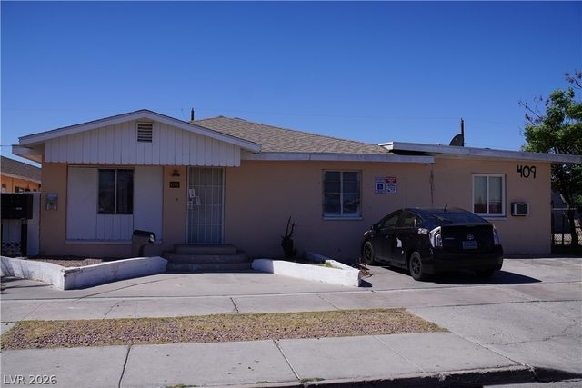 409 W Van Buren Avenue - Photo 1