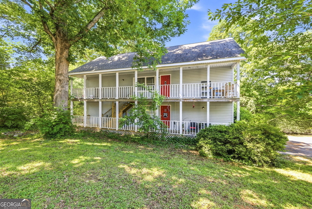 205 Pineview Drive - Photo 1