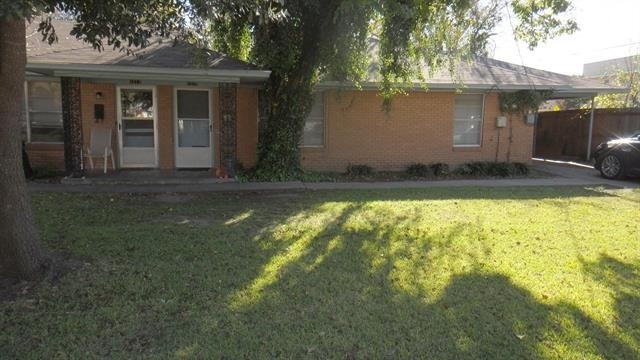 1011 Crescent Street - Photo 1