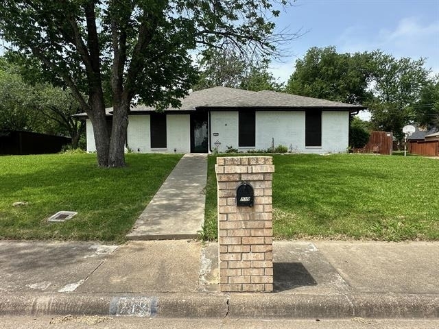 719 Athenia Way - Photo 1