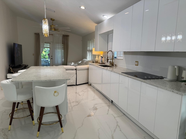 544 Nw 38th Avenue - Photo 1
