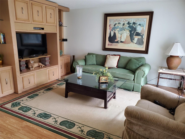 540 Mansfield - Photo 1