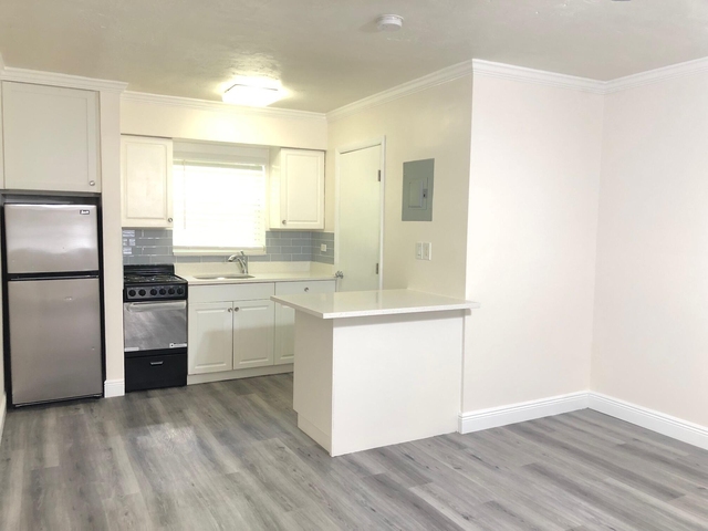 3205 Ne 9th Street - Photo 1