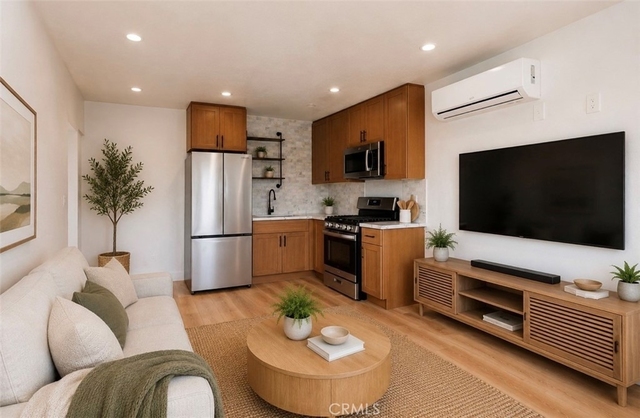 780 E Walton Street - Photo 1