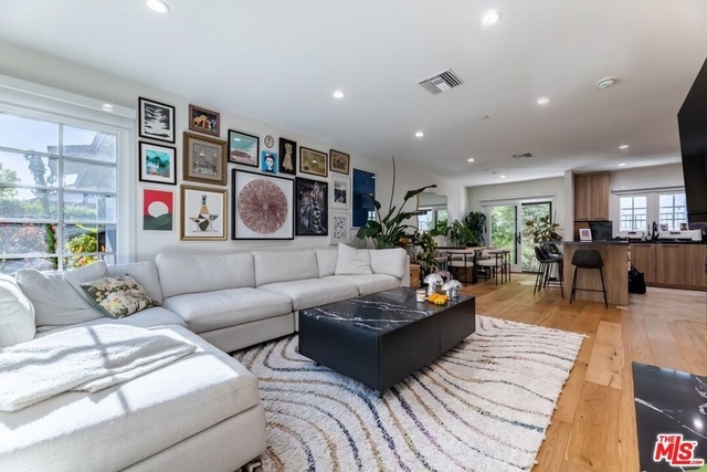 811 18th Street - Photo 1