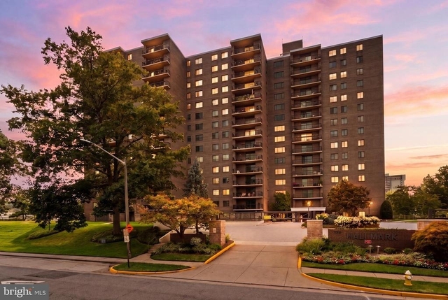 200 N Pickett Street - Photo 1