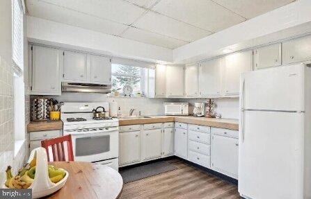 292 N Wycombe Avenue - Photo 1