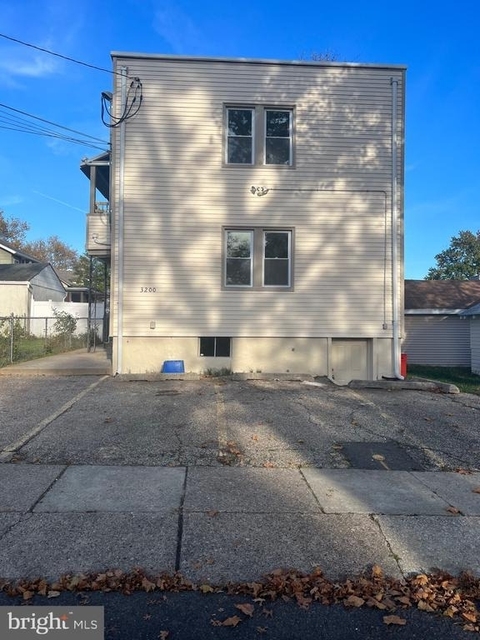 3200 Calvert - Photo 1