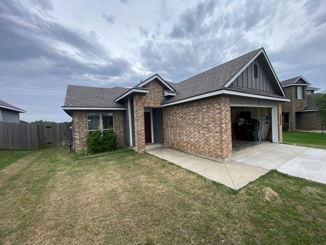 1907 Delano Dr - Photo 1