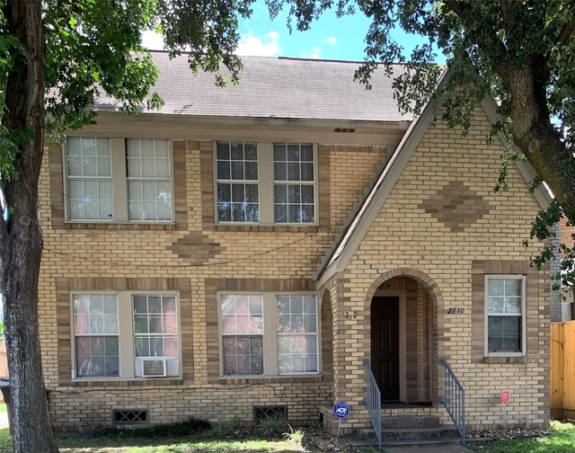 2112 Berry Street - Photo 1