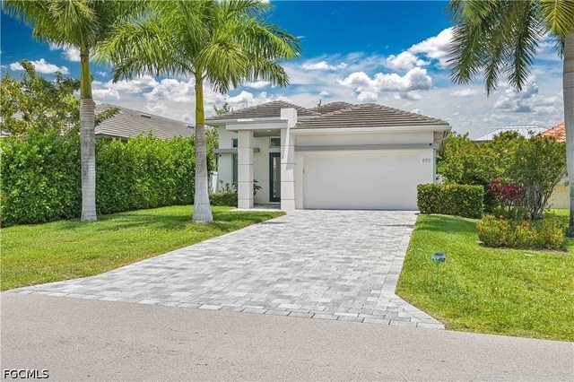 693 105th Avenue N - Photo 1