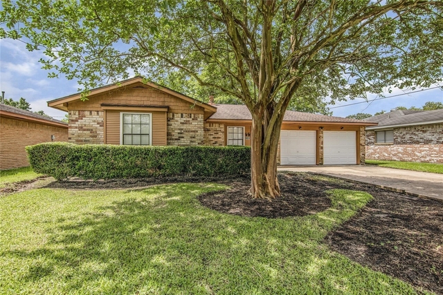 1105 E Brown Lane - Photo 1