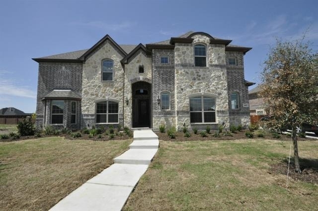 600 Falcon Drive - Photo 1