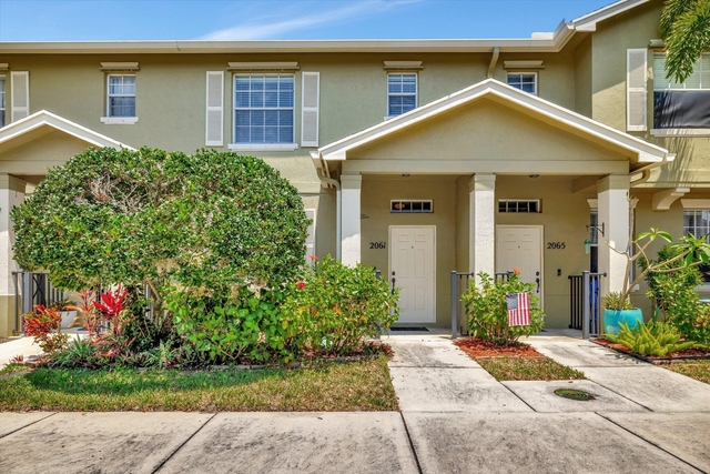 2061 Se Glen Ridge Drive - Photo 1