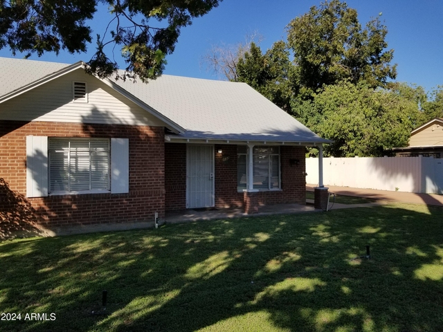 2132 E Mulberry Drive - Photo 1