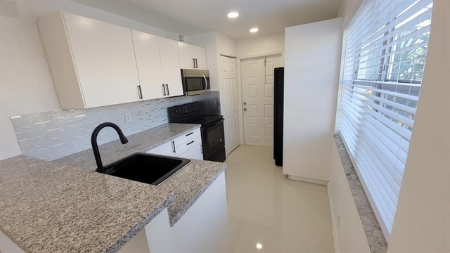 831 Nw 14th Way - Photo 1