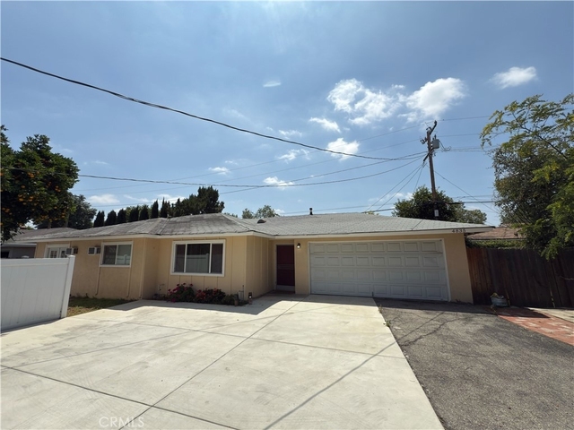 4835 Fiesta Ave - Photo 1