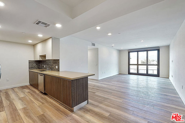 1070 S Bedford Street - Photo 1