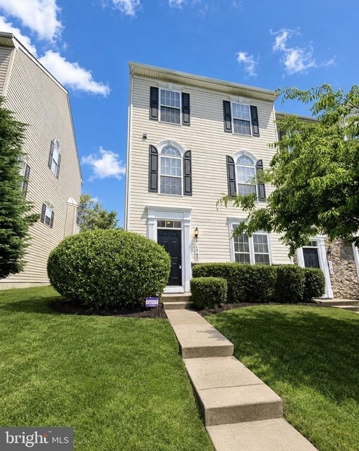 1743 Theale Way - Photo 1