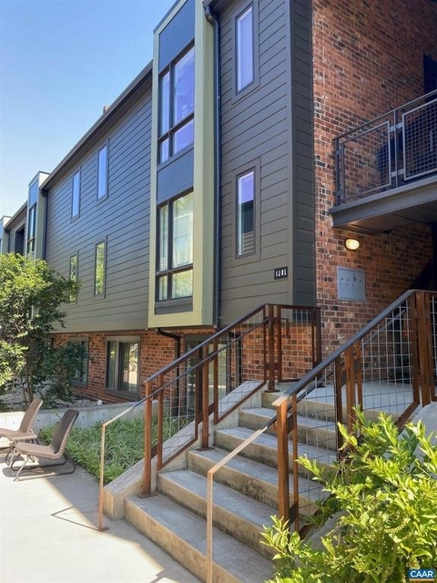630 Park St - Photo 1