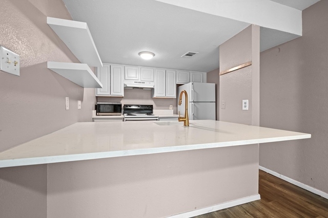 2124 Burton Dr - Photo 1