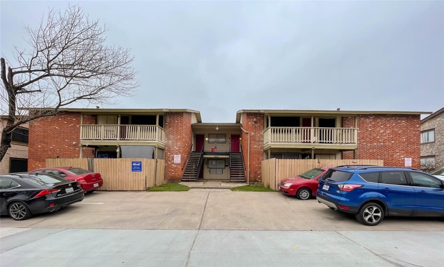 8907 Parkfield Dr - Photo 1