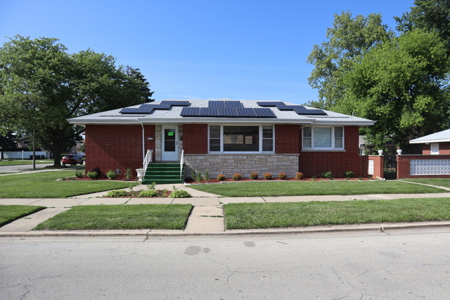 8755 S Fairfield Avenue - Photo 1