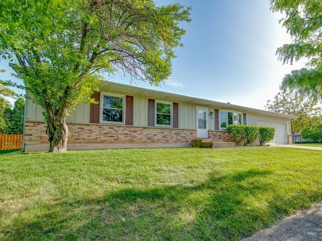 111 E Magnolia Street - Photo 1