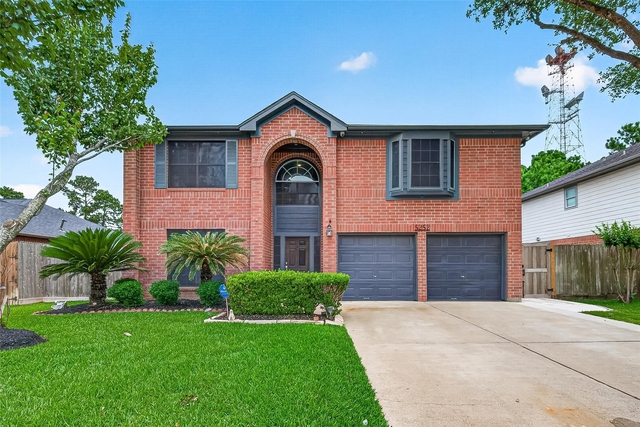 5252 Pinewood Terrace - Photo 1