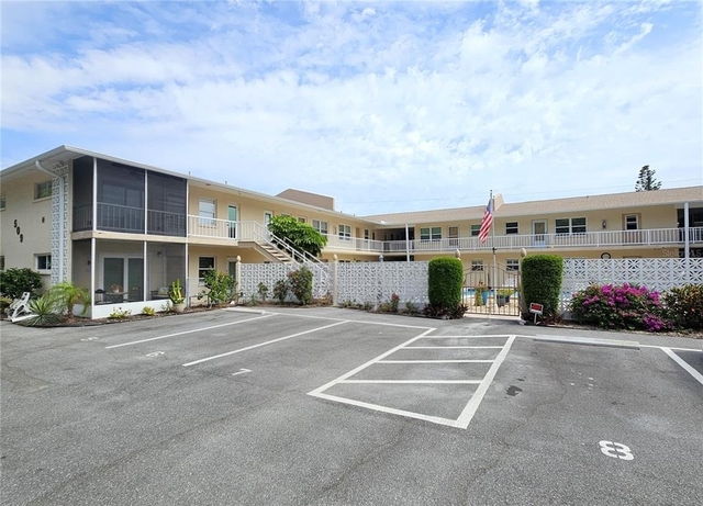 509 W Venice Avenue - Photo 1