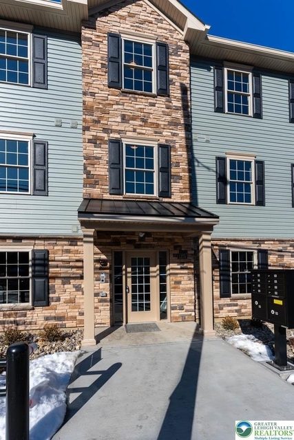 1275 E 4th Street - Photo 1