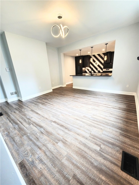 5726 Butler St - Photo 1