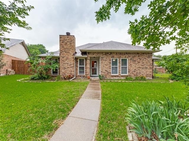 829 Broadmoor Drive - Photo 1