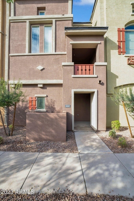 240 W Juniper Avenue - Photo 1