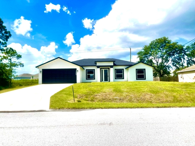1260 Se Larkspur St Street Se - Photo 1